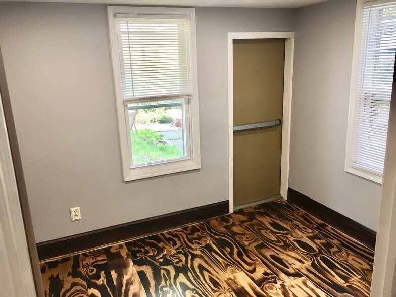 More Photos Of 624 E Girard Ave, Philadelphia Office Residential For Lease