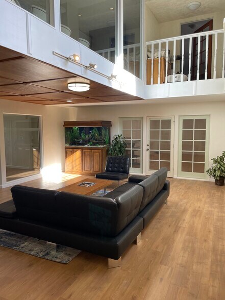 More Photos Of 3350 Barham Blvd, Los Angeles Office For Sale