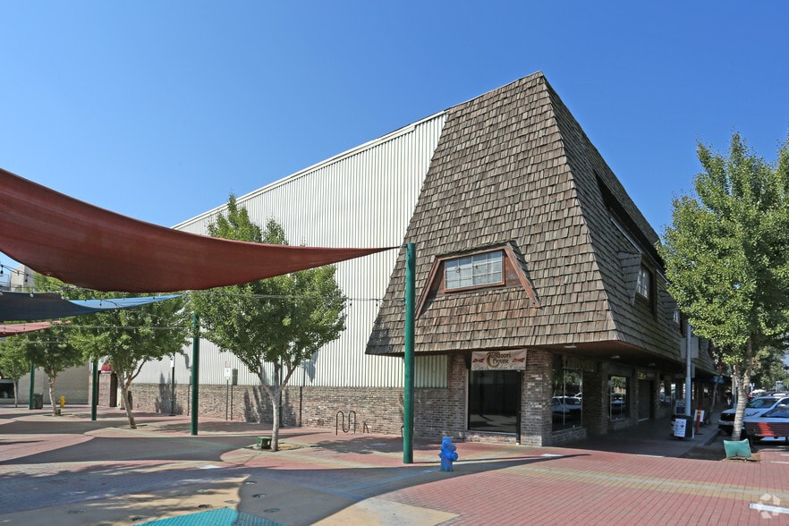 More Photos Of 225-229 E Main St, Visalia Storefront For Lease