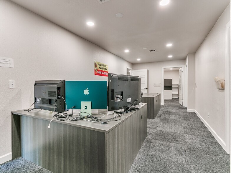 More Photos Of 2520 NW 39th St, Oklahoma City Office For Sale