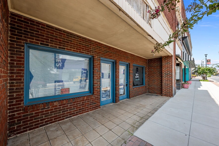 More Photos Of 220-222 S Scales St, Reidsville Storefront Retail Office For Sale