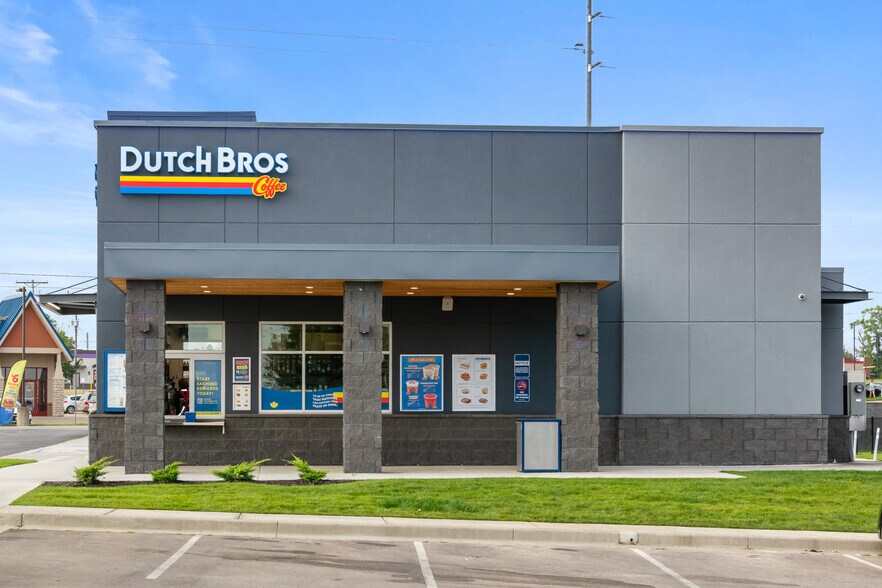 More Photos Of 325 E Russell Ave, Warrensburg Fast Food For Sale