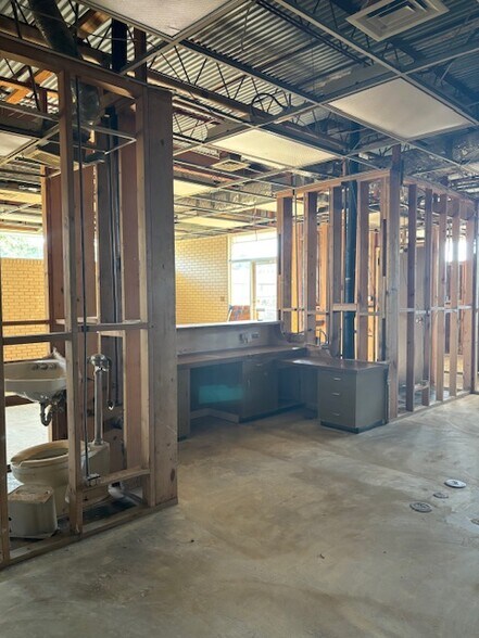 More Photos Of 803 Pine St, Texarkana Office For Sale