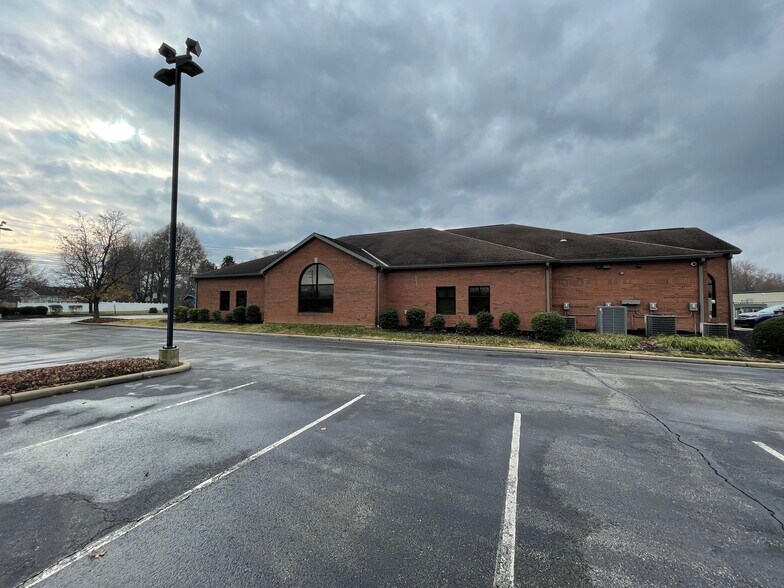More Photos Of 7215 Riverport Plaza Dr, Louisville Freestanding For Sale