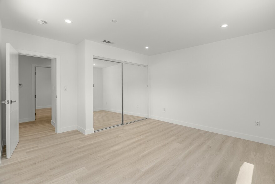More Photos Of 3419 Montrose Ave, La Crescenta Multifamily For Sale