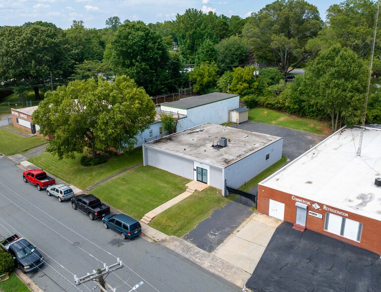 More Photos Of 1127 Commercial Ave, Charlotte Industrial For Sale