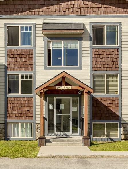 Primary Photo Of 1491 5 Av, Fernie Apartments For Sale