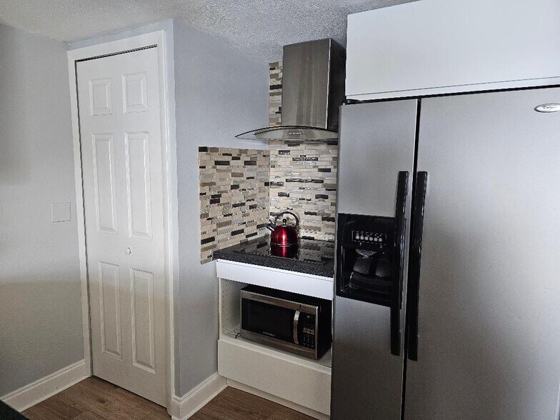 More Photos Of 125 110th Ave, Treasure Island Apartments For Sale