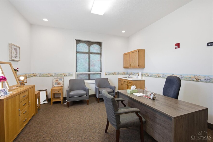 More Photos Of 810 N Broadway St, Lebanon Religious Facility For Sale