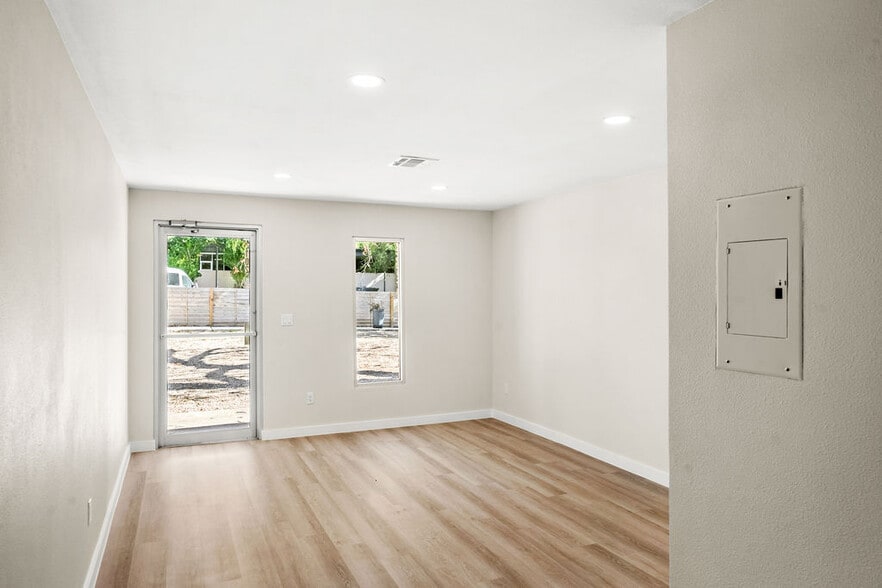 More Photos Of 715 W Hopkins St, San Marcos Daycare Center For Sale