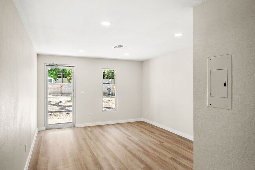 More Photos Of 715 W Hopkins St, San Marcos Daycare Center For Sale