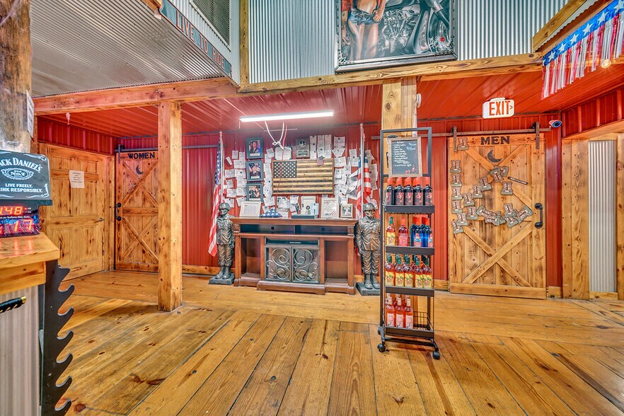 More Photos Of 602 Clark St, Utica Restaurant For Sale