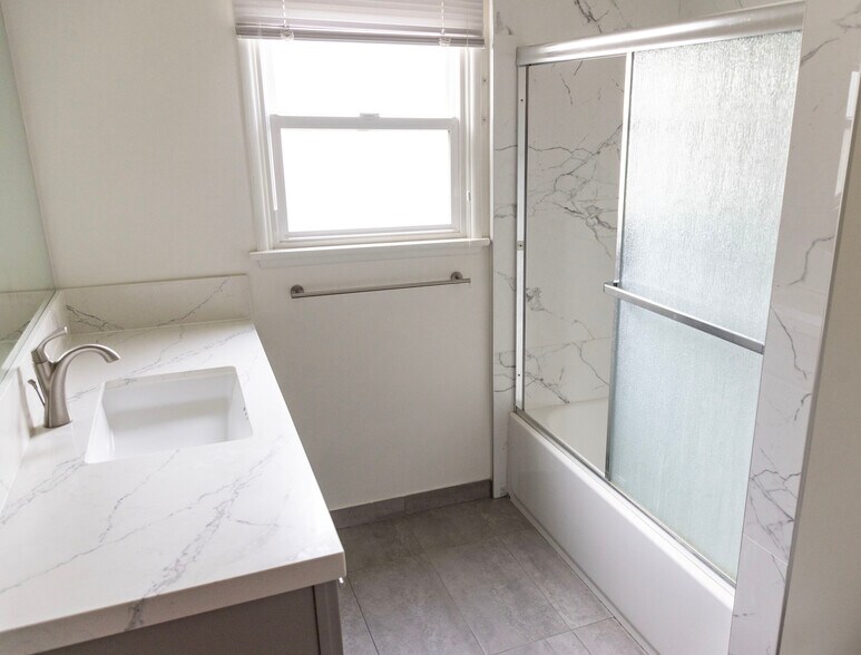 More Photos Of 16011 Victory Blvd, Van Nuys Apartments For Sale