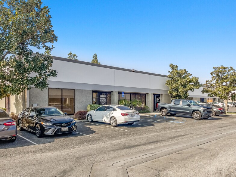 More Photos Of 5640 District Blvd, Bakersfield Unknown For Sale