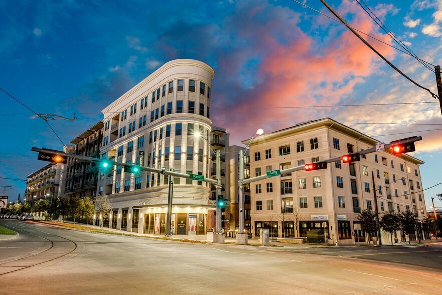 Primary Photo Of 101-111 W Davis St, Dallas Apartments For Lease