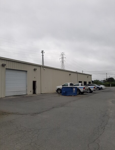 More Photos Of 2400 W Clemmonsville Rd, Winston-Salem Warehouse For Lease