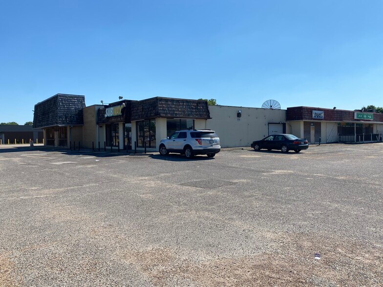 More Photos Of 3686-3694 S Mendenhall Rd, Memphis Bar For Sale