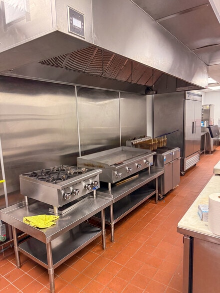 More Photos Of 1521 E Nob Hill Blvd, Yakima General Retail For Lease