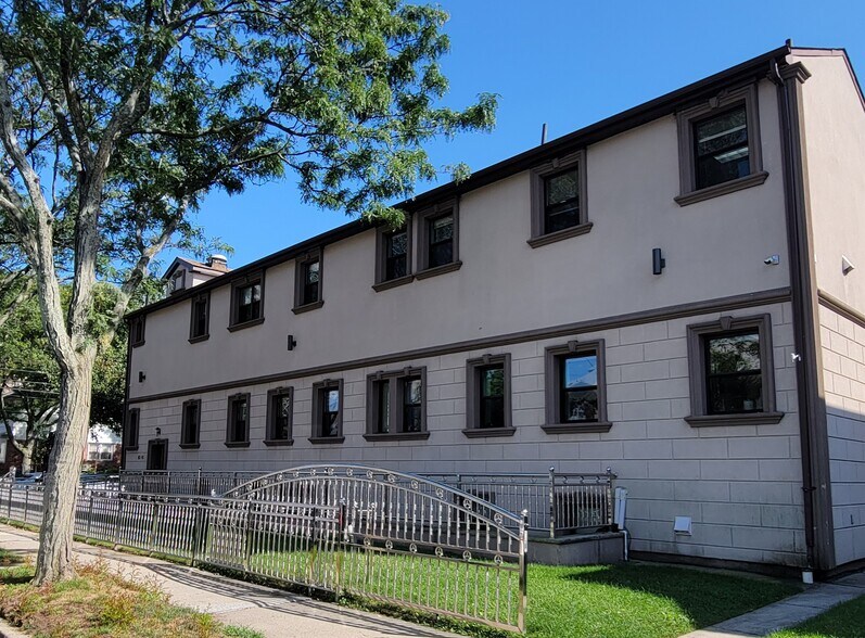 More Photos Of 16040 78th Rd, Fresh Meadows Medical For Lease