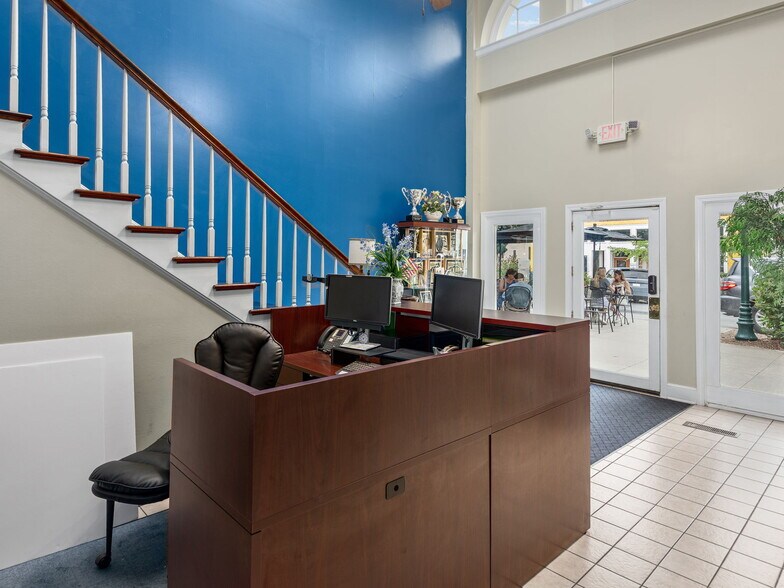 More Photos Of 337 N Main St, Hendersonville Office For Sale