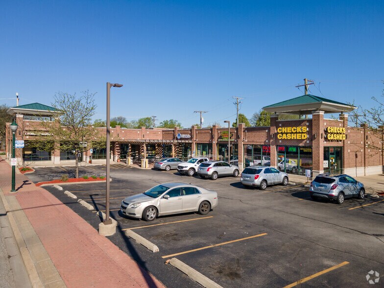 Primary Photo Of 3200-3224 W 95th St, Evergreen Park General Retail For Lease