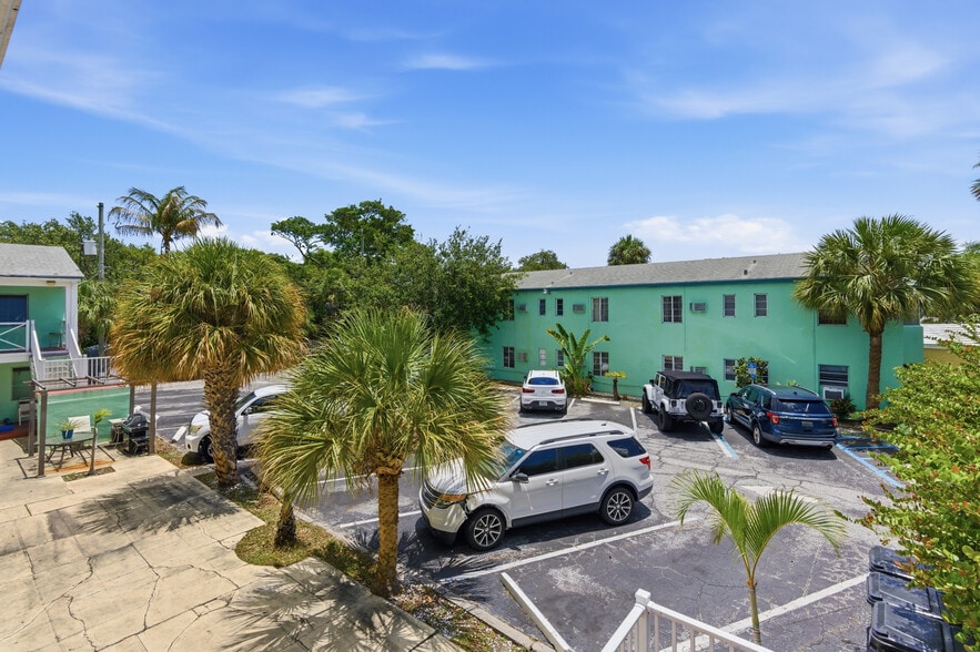 More Photos Of 320 N Federal Hwy, Lake Worth Hotel For Sale