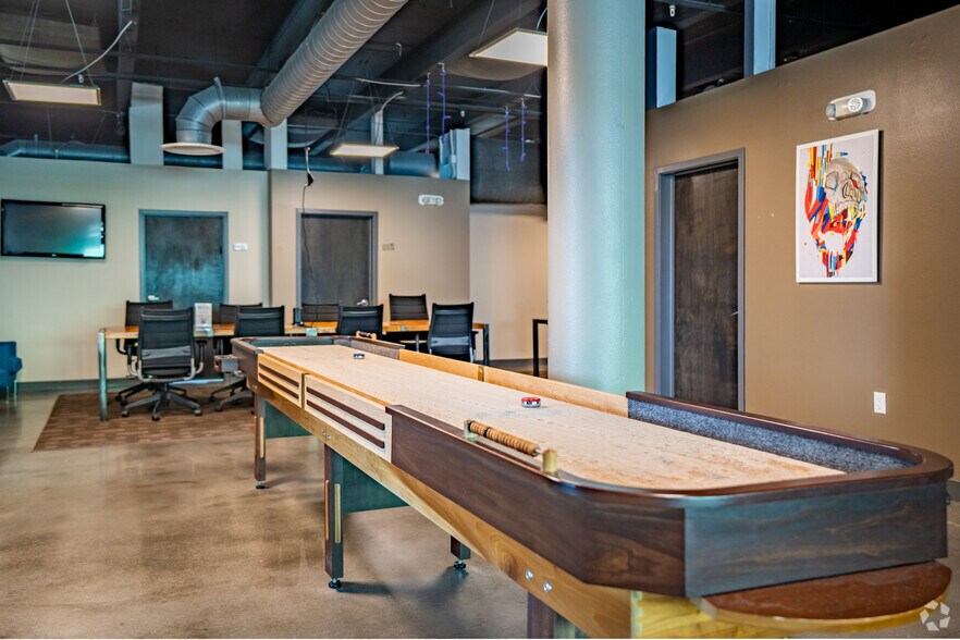 More Photos Of 1680 Fruitville Rd, Sarasota Office For Lease