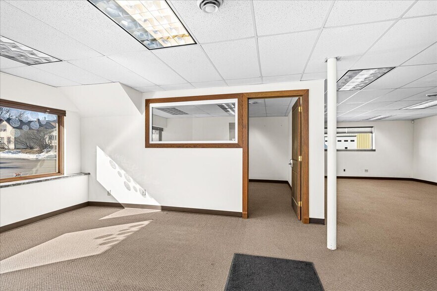 More Photos Of 1103 Avenue B, Cloquet Office For Lease