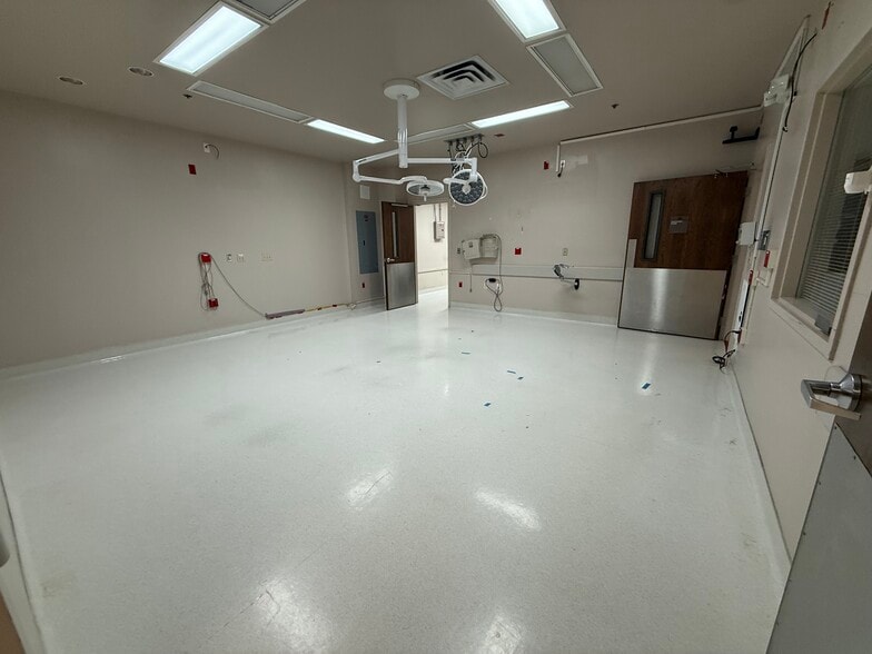 More Photos Of 3415 Golden Rd, Tyler Office For Sale