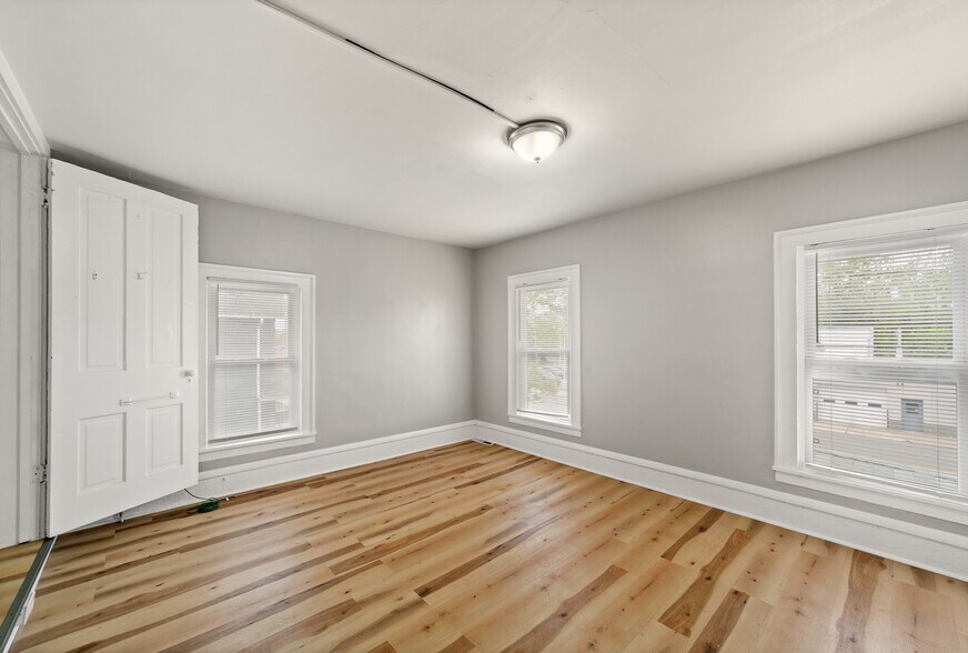 More Photos Of 579 Broadway Ave, Bedford Apartments For Sale