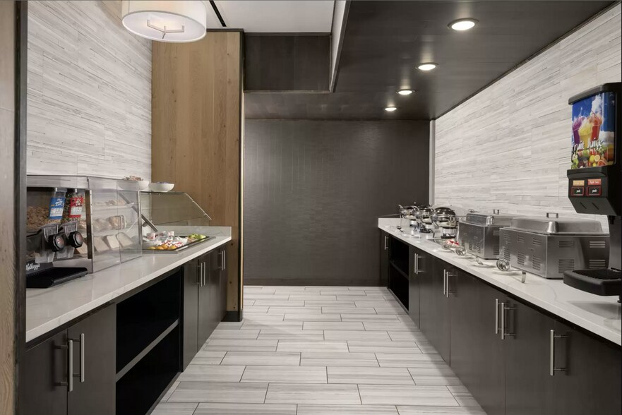 More Photos Of 2007 S Service Rd, West Memphis Hotel For Sale