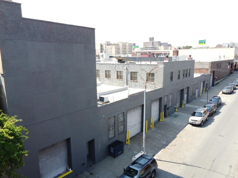 More Photos Of 805 E 139th St, Bronx Showroom For Lease