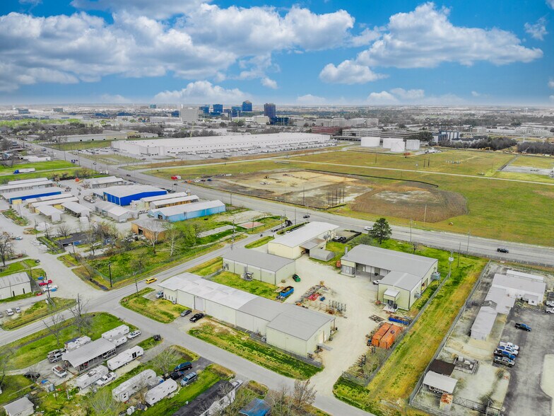 More Photos Of 650 Aldine Bender Rd, Houston Warehouse For Sale