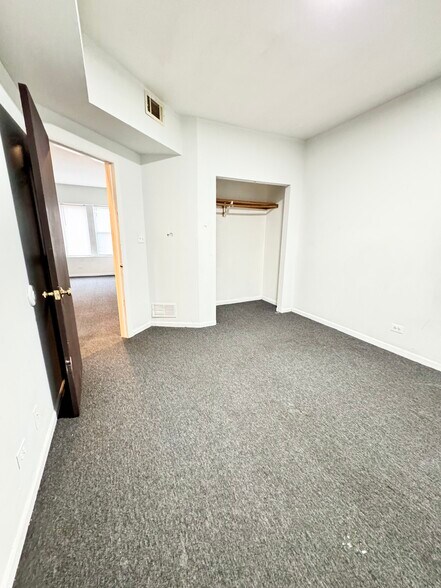 More Photos Of 8001 S Justine St, Chicago Apartments For Sale
