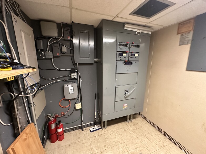 More Photos Of 5171 Plainfield Ave NE, Grand Rapids Medical For Lease