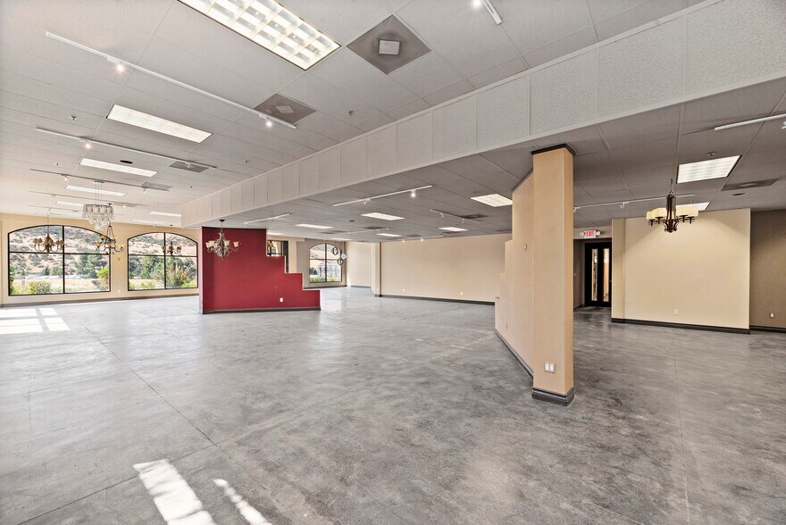 More Photos Of 28811 Canwood St, Agoura Hills Storefront Retail Office For Lease