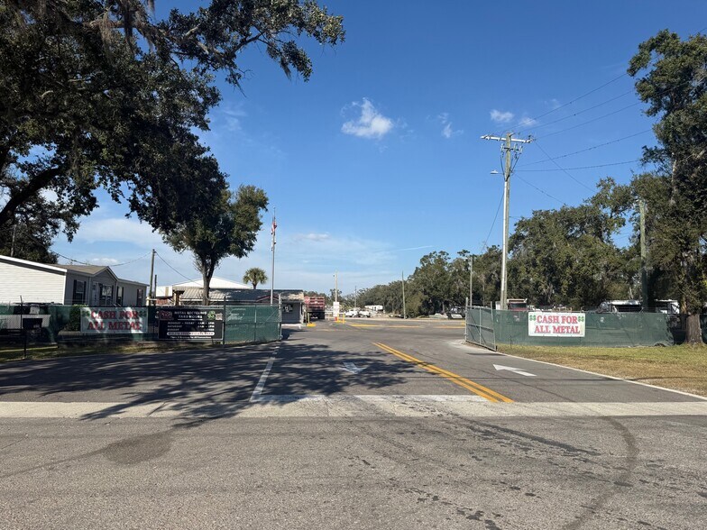 More Photos Of 7314 Nundy Ave, Gibsonton Warehouse For Lease