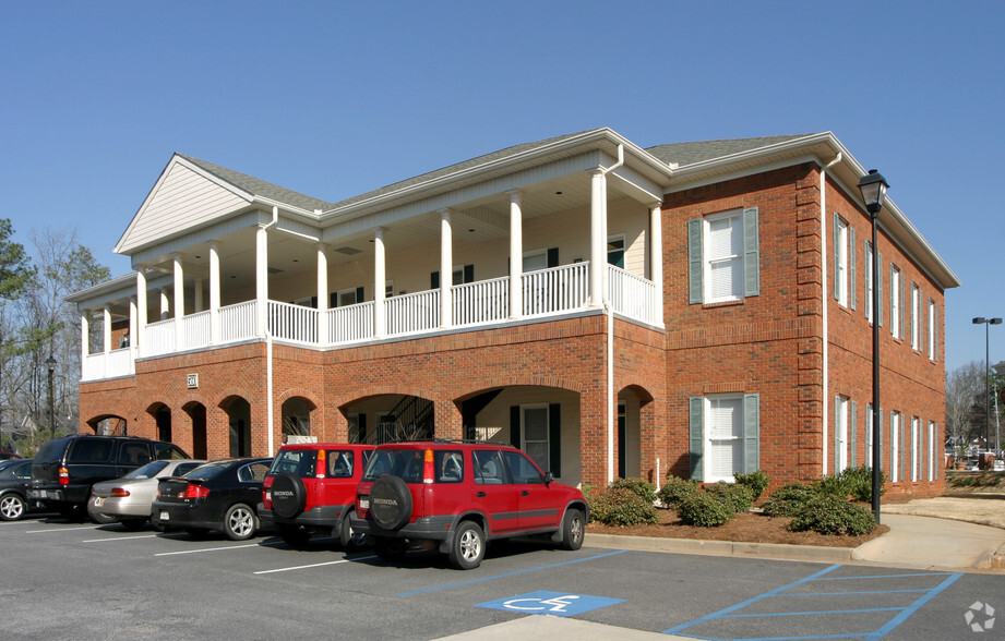 Primary Photo Of 560 W Crossville Rd, Roswell Medical For Sale