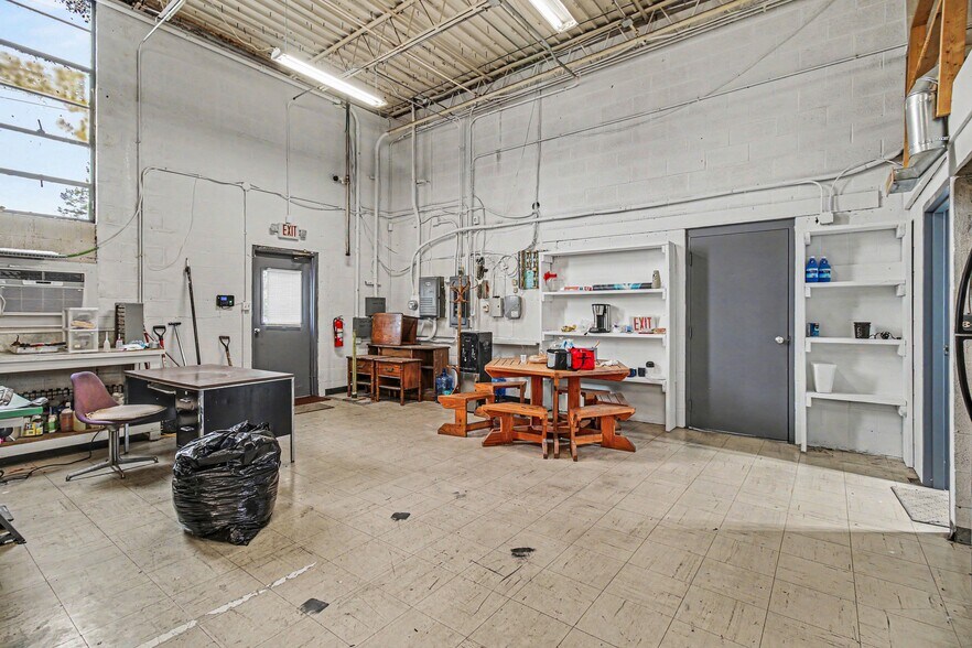 More Photos Of 600 Northland Blvd, Forest Park Warehouse For Sale
