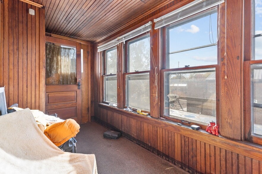 More Photos Of 754 N Main St, Oshkosh General Retail For Sale