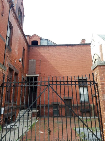 More Photos Of 55 W Philadelphia St, York Restaurant For Lease