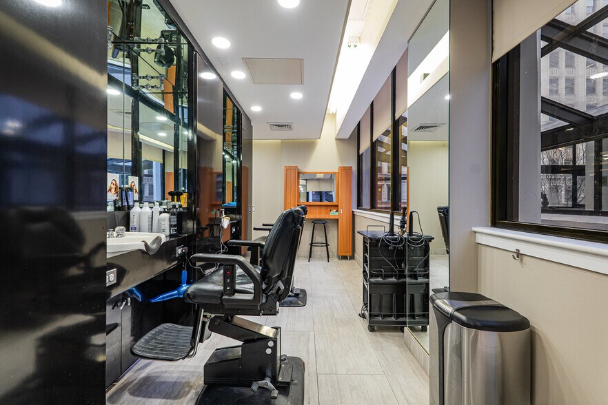 More Photos Of 405 N Wabash Ave, Chicago Office For Sale