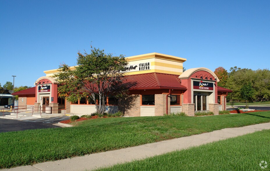 More Photos Of 6250 S Cedar St, Lansing Unknown For Lease