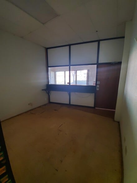 More Photos Of 2000 S Beretania St, Honolulu Storefront Retail Office For Lease