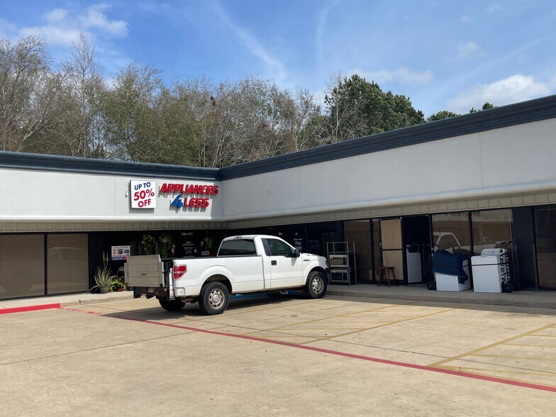 More Photos Of 701 E Main St, Tomball Storefront For Lease