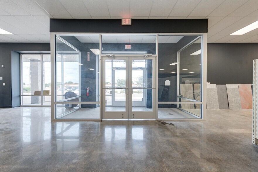 More Photos Of 5615 Rufe Snow Dr, North Richland Hills Freestanding For Sale