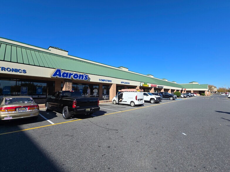 More Photos Of 1030 Forrest Ave, Dover Unknown For Lease