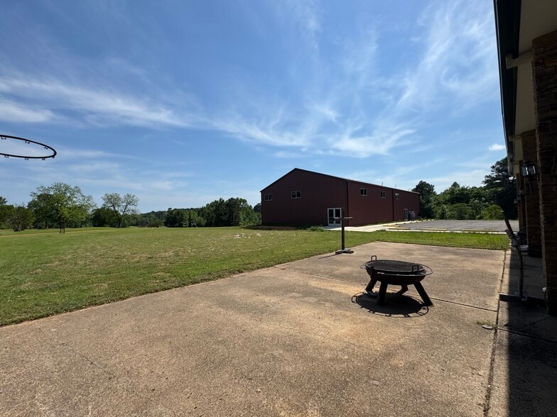 More Photos Of 2130 Country Club Rd, Palestine Golf Course Driving Range For Sale