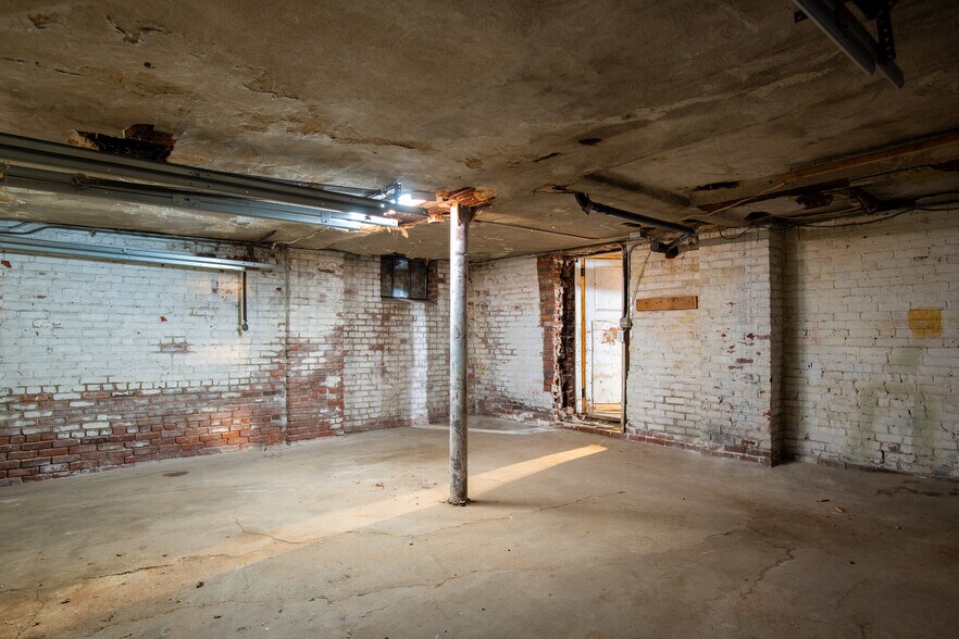 More Photos Of 69 Winter St, Springfield Apartments For Sale