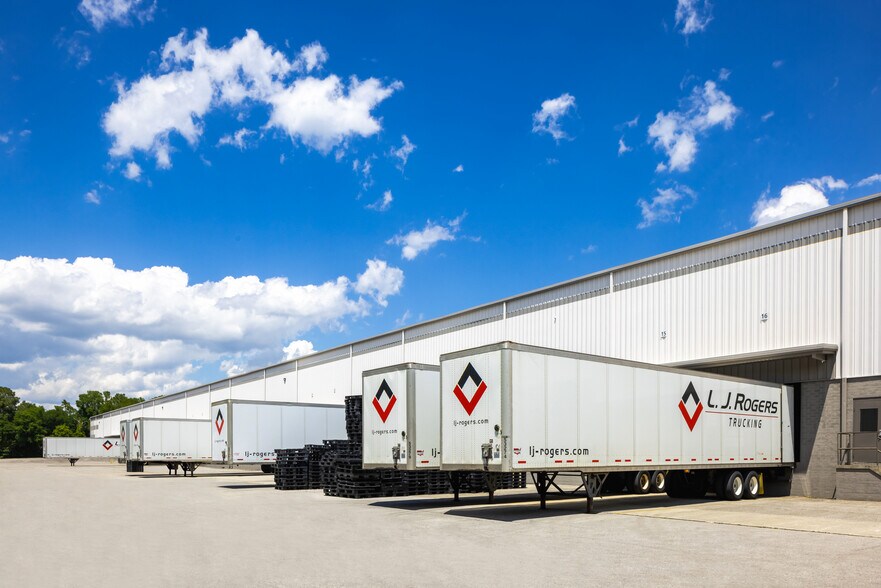 More Photos Of 421 Landmark Dr, Wilmington Distribution For Lease
